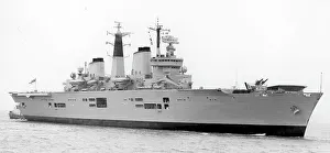 HMS Invincible R05