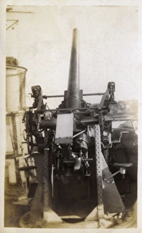 Images Dated 26th February 2016: HMS Marlborough - 3 high-angle gun
