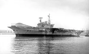 HMS Vengeance R71
