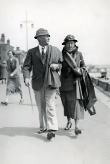 Holidaymaker Prints: Holidaymaker Couple, Lowestoft, Suffolk
