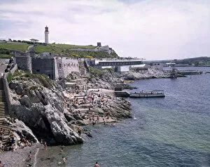 Bather Gallery: Holidaymakers on the beach, Plymouth Hoe, Devon