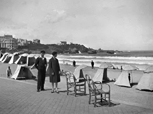 Sunglasses Prints: Holidaymakers at Biarritz, France