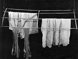 Images Dated 19th April 2018: HOME MADE CLOTHES RACK