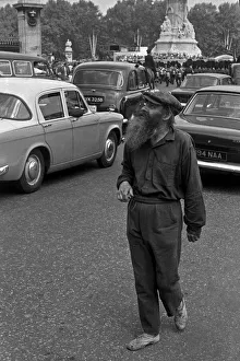 Scruffy Prints: Homeless man looks up at Buckingham Palace, London