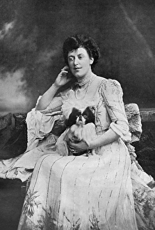 Images Dated 4th April 2017: The Hon. Mrs Ronald Greville