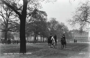 Leisurely Prints: Horse Riders in Hyde Park