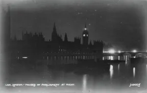 Surroundings Prints: Houses of Parliament at Night