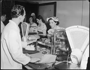 Wraps Prints: Housewife Shopping 1950S