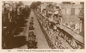 Images Dated 14th June 2011: HRH Prince of Wales passing through Peshawar