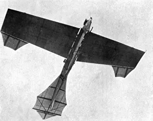 Hubert Latham at Rheims, 1909 - the Bird Man in Full Flight