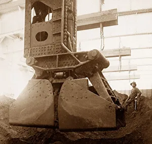 A Hughlett clam-shell hoist with a 12 ton bite