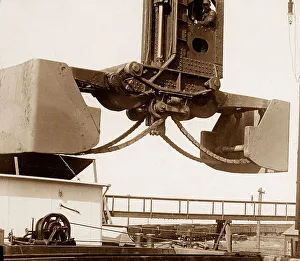 A Hughlett clam-shell hoist unloading a ship's