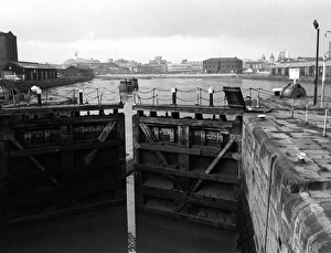 Images Dated 30th August 2011: HULL LOCK