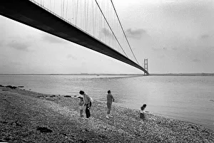 Pebble Gallery: Humber Bridge, Hessle, East Riding of Yorkshire, England