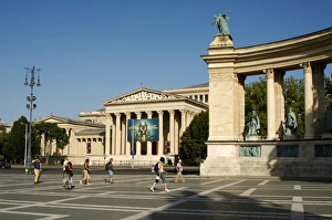Images Dated 25th August 2007: HUNGARY. BUDAPEST. Heroes Square