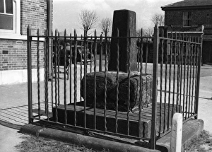 Images Dated 18th May 2011: Hunts Cross Cross