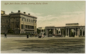 Apsley Collection: Hyde Park Corner, London - Apsley House