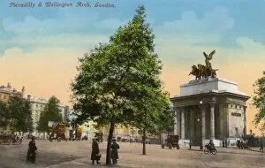 Apsley Collection: Hyde Park Corner - Piccadilly and Wellington Arch, London