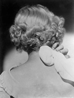 Applying Gallery: Ice Neck Massage