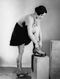 Images Dated 17th January 2012: Ice Skating Girl 1930S