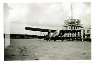 Biplane Collection: Imperial Airways City of Manchester aircraft, Croydon