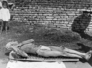 Nails Prints: India - Calcutta - doing penance on a bed of spikes