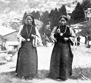 Porters Prints: India - Darjeeling - Nepalese porters early 1900s