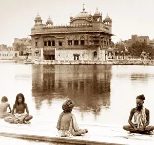 Amritsar Prints: India - Golden Temple of Amritsar - fakirs early 1900s