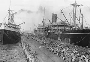 Embarking Prints: Infantry embarking at Melbourne, Australia, WW1