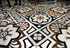 Images Dated 22nd March 2012: inside Catheral of Milan. Detail marble from Candoglia. Work