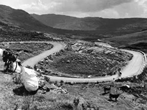Bends Prints: Ireland / Tim Healy Pass