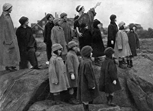 Pupils Prints: Isadora Duncan teaching children at Rye, New York, WW1
