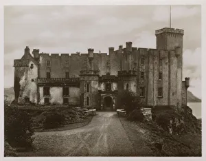 Images Dated 27th September 2011: Isle of Skye - Dunvegan Castle