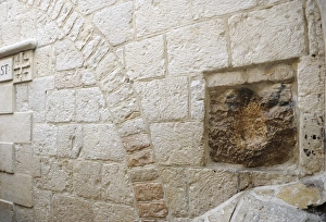 Images Dated 2nd January 2014: Israel. Jerusalem. Via Dolorosa. V Station. Stone with the p