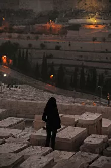 Images Dated 5th January 2014: Israel. Jerusalem. Mount of Olives. Jewish Cemetery. Woman p