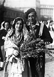 Images Dated 31st August 2011: Italian Bride & Groom