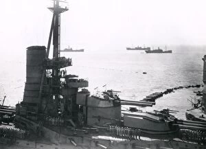 Images Dated 4th October 2011: Italian dreadnought battleship entering Taranto harbour