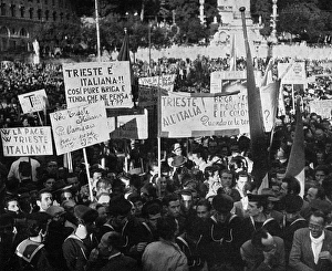 Images Dated 3rd February 2017: Italian elections- Communist parade in Rome