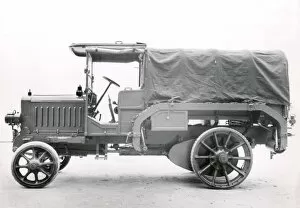 Images Dated 4th October 2011: Italian Fiat 20B prime mover in use during WW1
