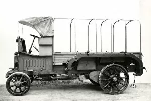 Images Dated 4th October 2011: Italian Fiat 30 prime mover in use during WW1