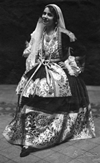 Images Dated 1st September 2011: ITALIAN SENORITA