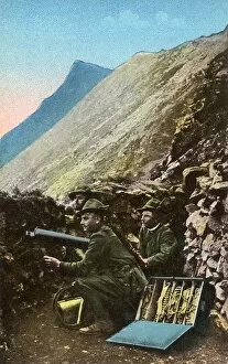 Italian soldiers fighting in the Dolomites