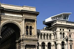 Images Dated 22nd March 2012: Italy. Milan. Bar terrace atop building near Vittorio Emanue