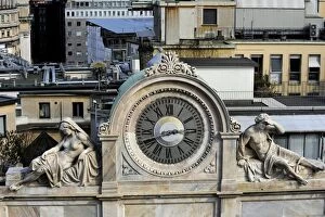 Images Dated 21st March 2012: Italy. Milan. Clock decorated with two statues