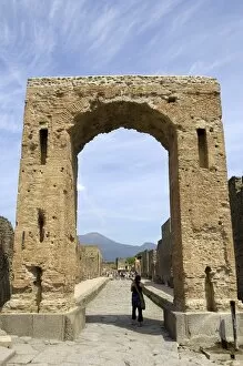Geografica Collection: ITALY. Pompeii. Arco Onorario. Roman art. Early