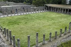 Geogr Ficos Gallery: ITALY. Pompeii. Quadriportico of the theater. Roman