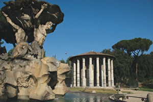 Images Dated 14th August 2005: Italy. Rome. Circular Temple of Hercules Victor