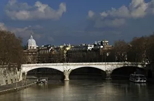 Images Dated 31st January 2009: Italy. Rome. Umberto I Bridge over the Tiber River