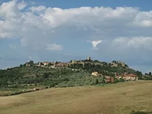 Images Dated 16th June 2011: Italy, Tuscany, Province of Siena, Monticchiello