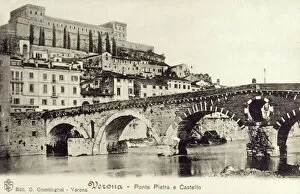 Images Dated 6th April 2011: Italy - Verona - Ponte Pietra and the Castle